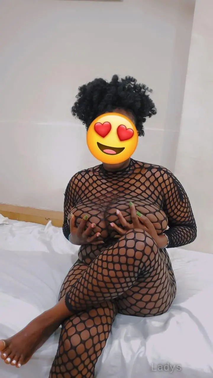 Alma, 27 years brunette escorts in Kochi, height  sm, Weight  kg