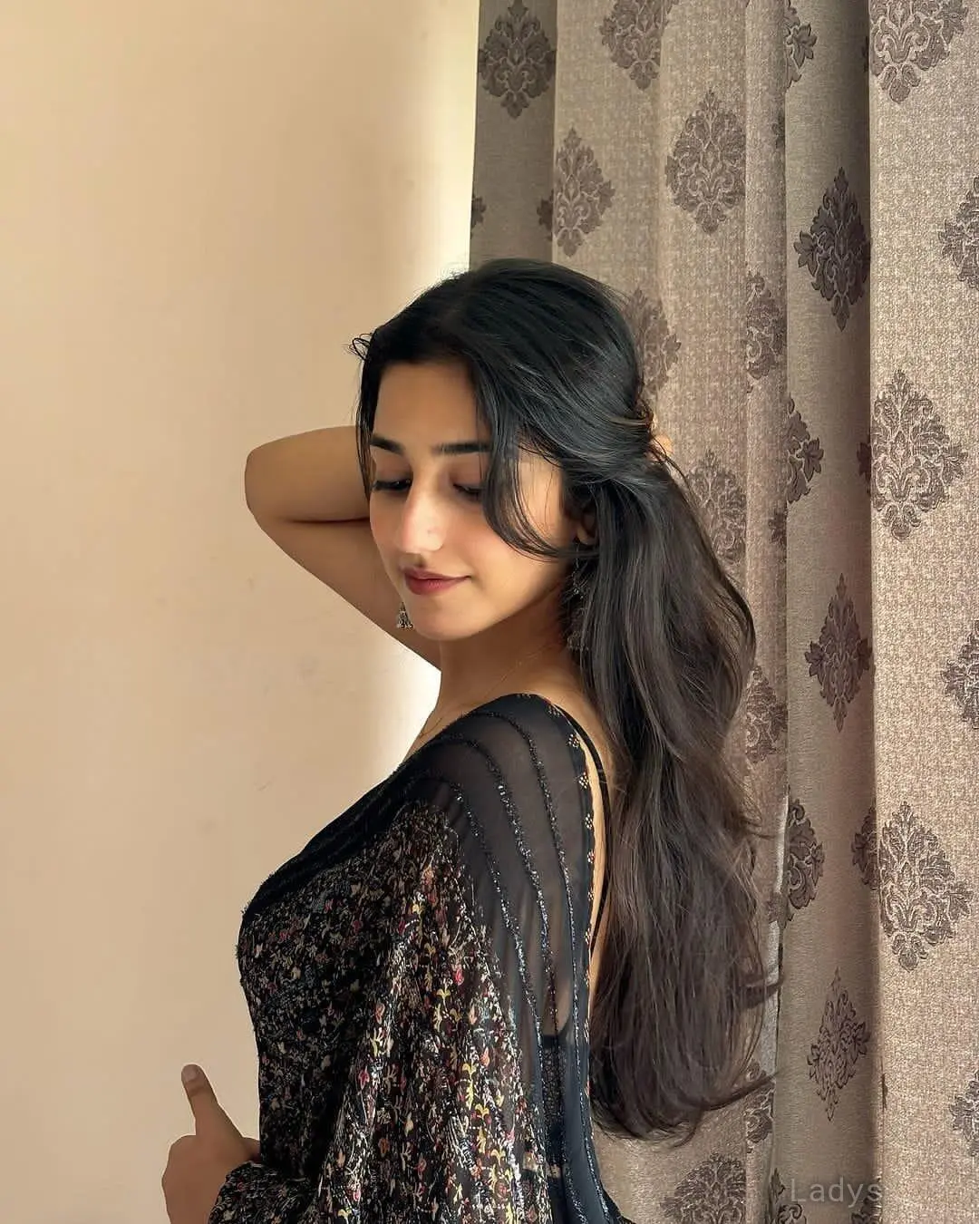 Charvi, 23 years brunette escorts in Kochi, height 154 sm, Weight  kg