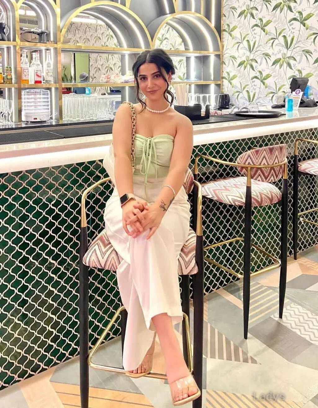 Himani, 19 years brunette escorts in Kochi, height 156 sm, Weight kg