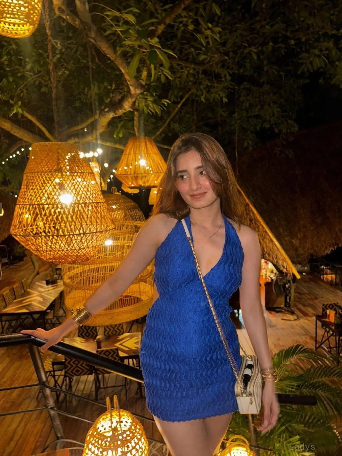 Kirti, 22 years brunette escorts in Kochi, height 154 sm, Weight kg