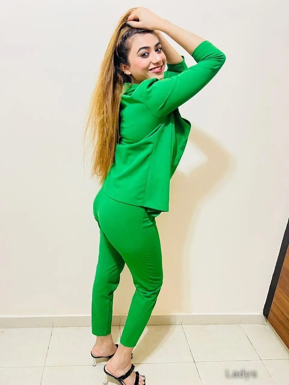 Kochi, 22 years brunette escorts in Kochi, height 160 sm, Weight  kg