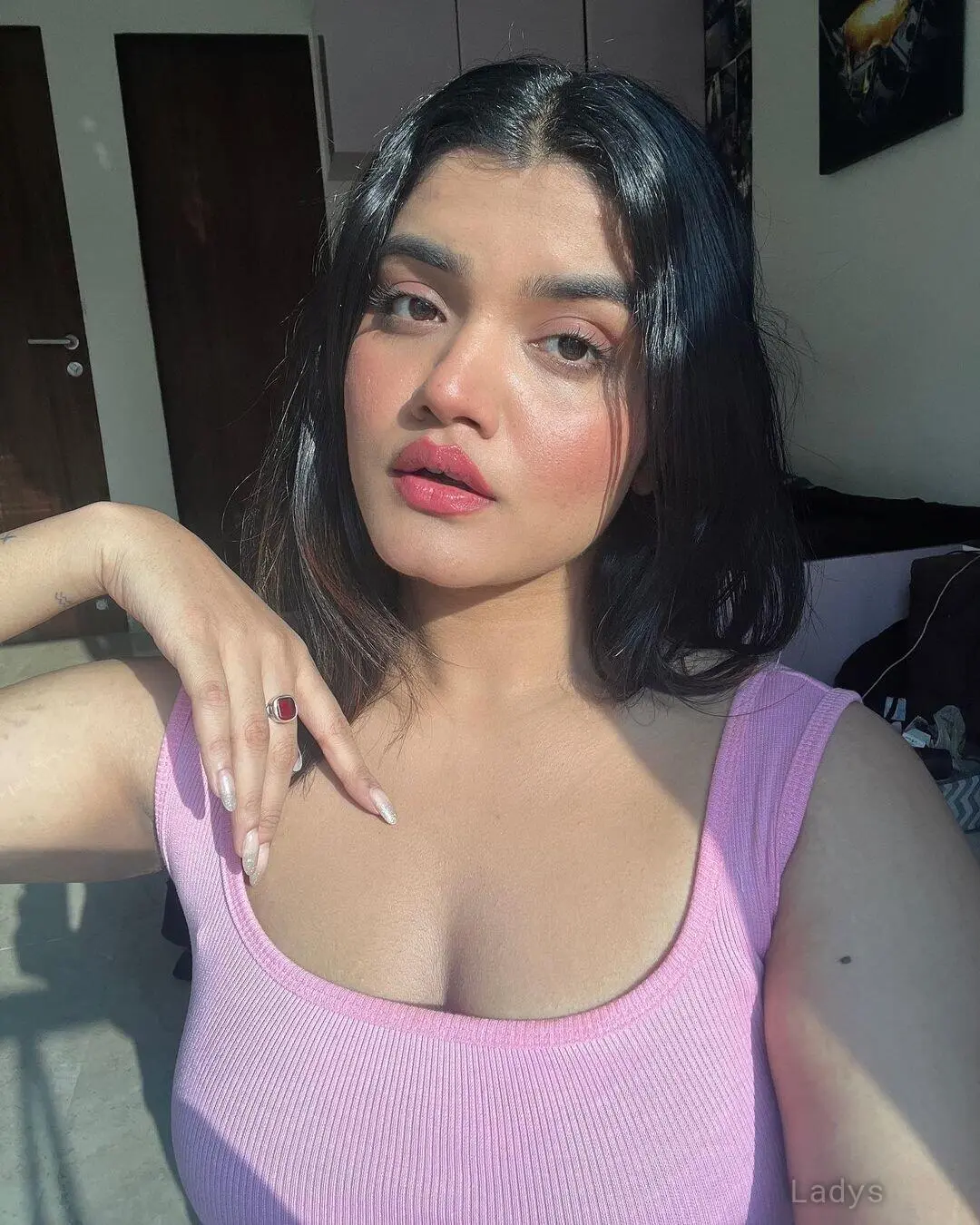 Megaa, 23 years brunette escorts in Kochi, height 154 sm, Weight  kg