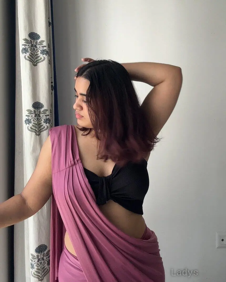Praniti, 22 years brunette escorts in Kochi, height 154 sm, Weight kg