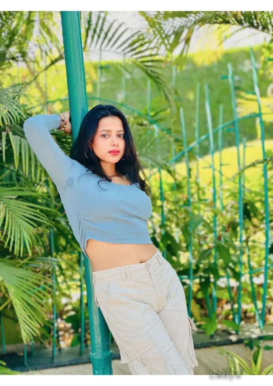 Riya, 24 years brunette escorts in Kochi, height 158 sm, Weight kg