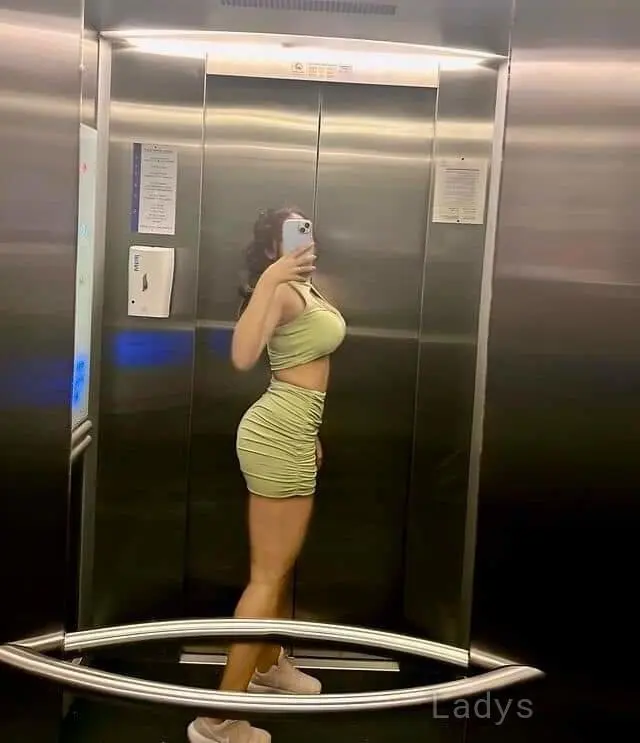 Tamanna, 24 years brunette escorts in Kochi, height 154 sm, Weight  kg
