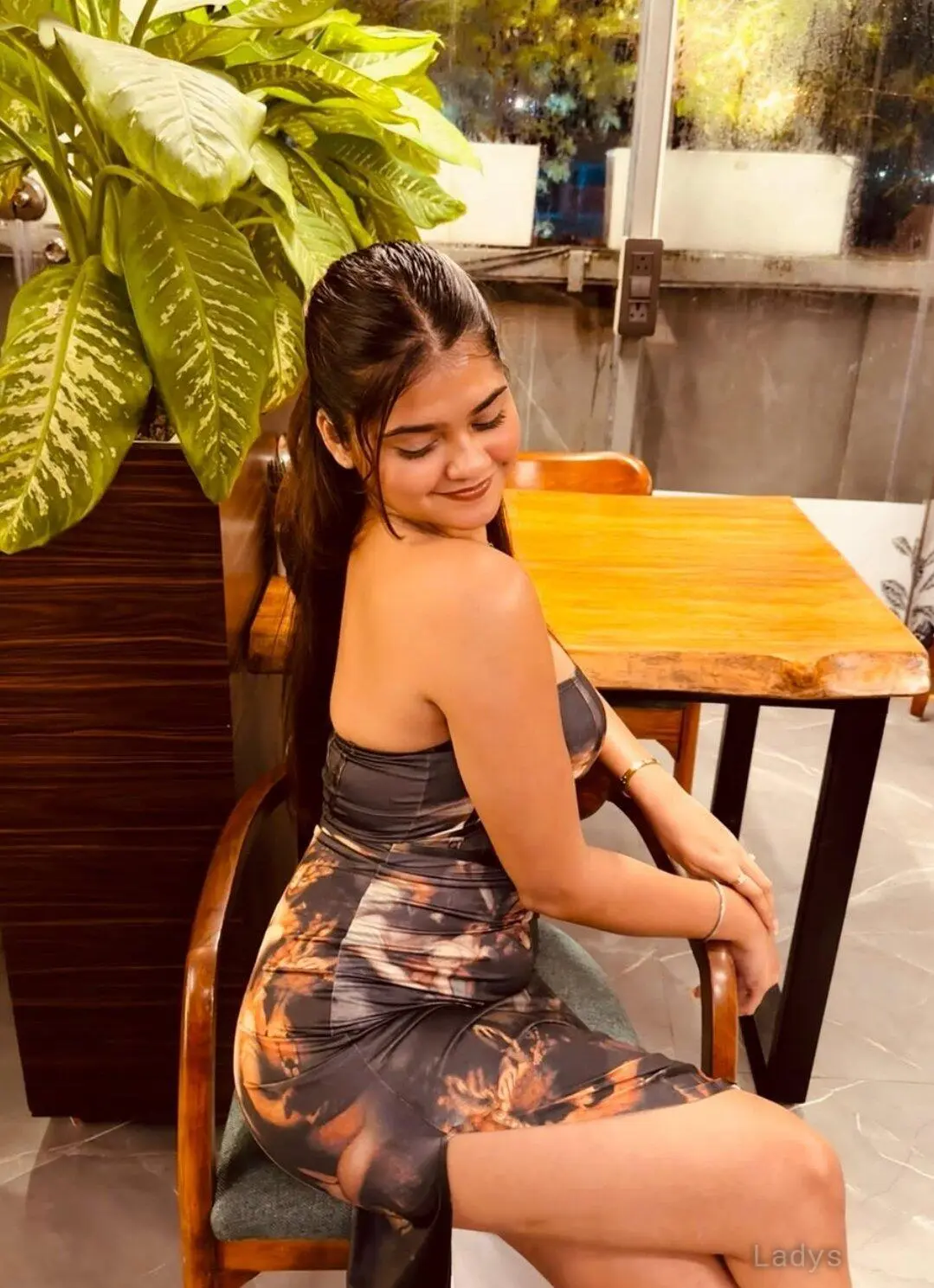 Vanshika, 22 years brunette escorts in Kochi, height 171 sm, Weight kg