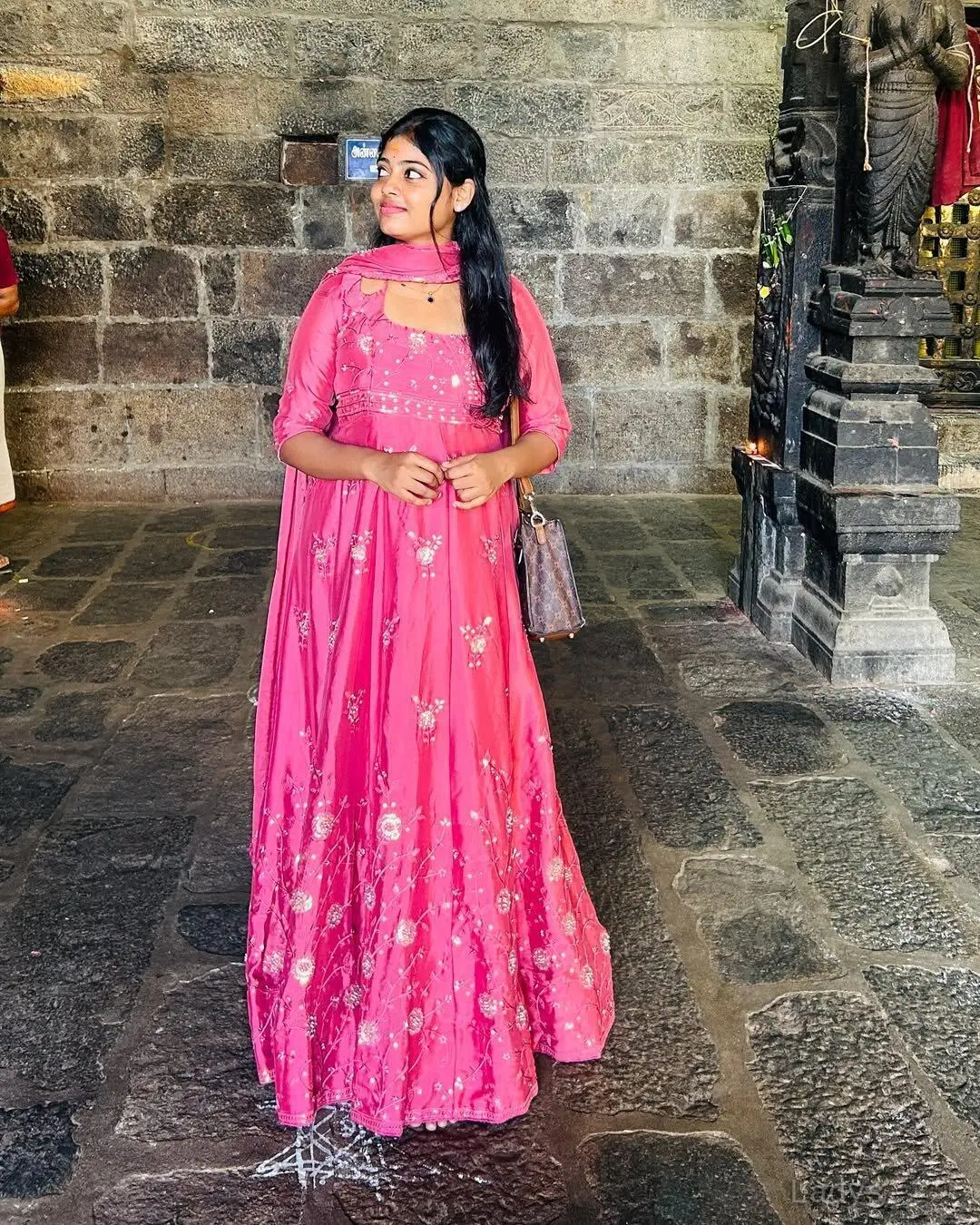 Vidya, 21 years brunette escorts in Kochi, height 156 sm, Weight kg