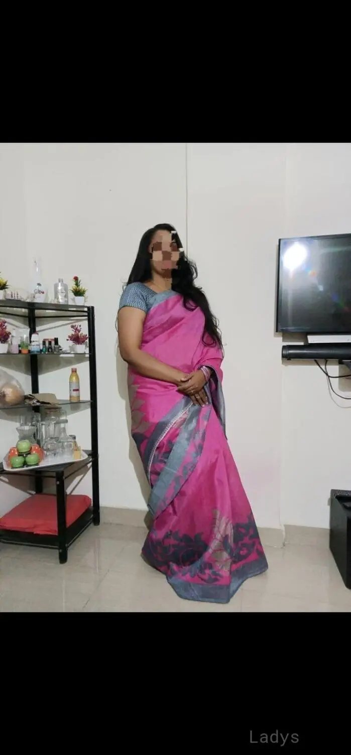 Mia, 34 years brunette escorts in Kolhapur, height 163 sm, Weight kg