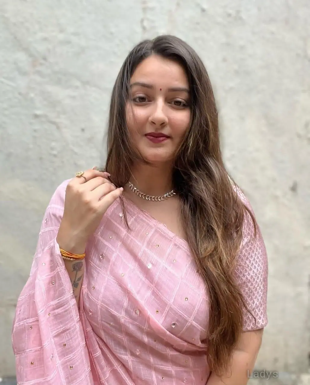 Divya, 21 years brunette escorts in Kolkata, height 160 sm, Weight kg