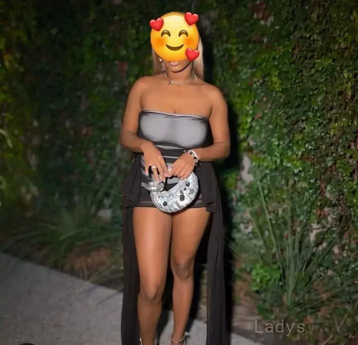 Ela, 23 years brunette escorts in Kolkata, height  sm, Weight  kg