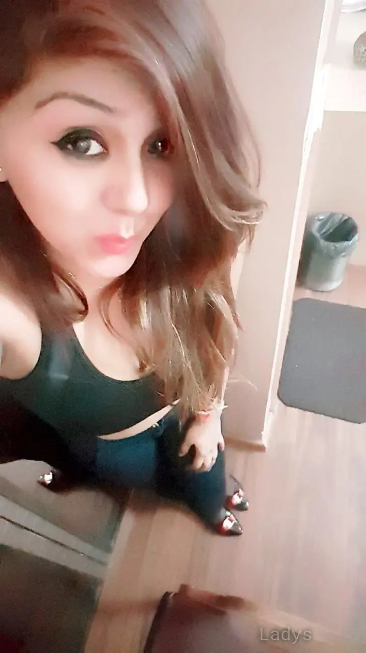 Srimoyi, 21 years brunette escorts in Kolkata, height 171 sm, Weight  kg