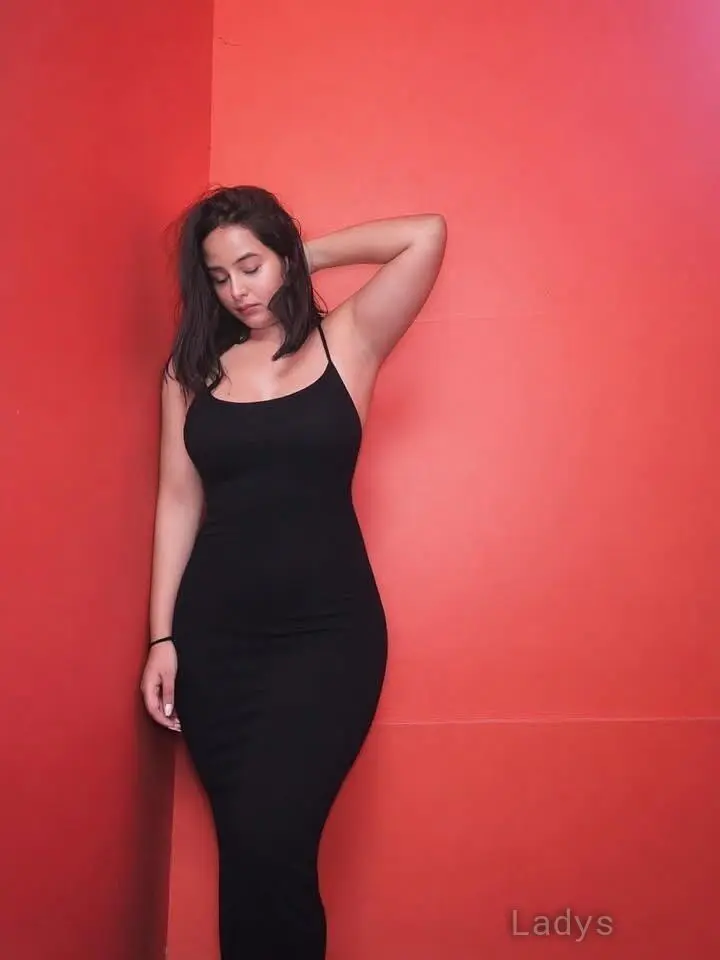 Neelam, 23 years brunette escorts in Kottayam, height  sm, Weight  kg
