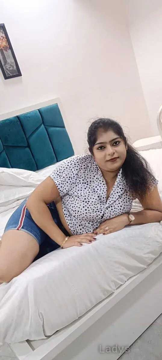 Nisha, 23 years brunette escorts in Kozhikode, height 154 sm, Weight kg