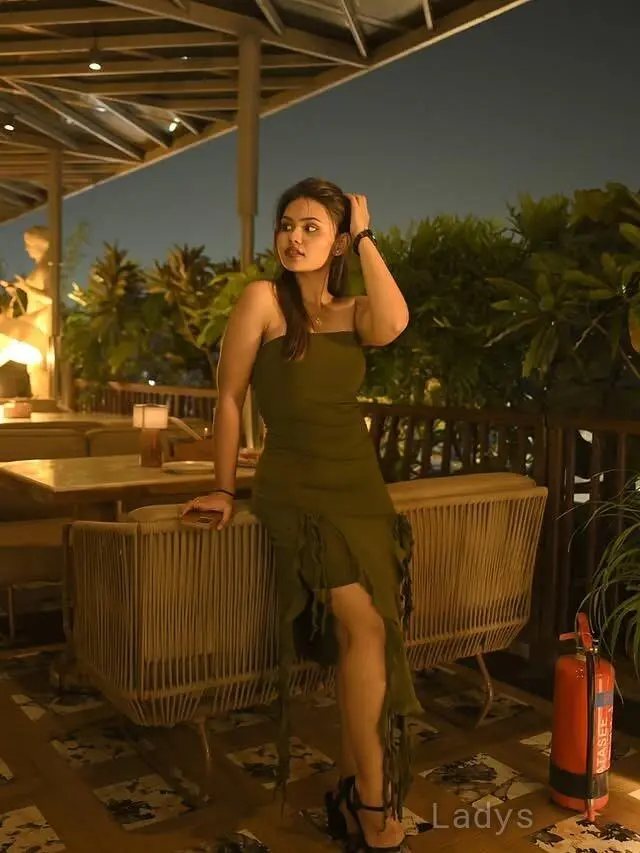 Sandhya, 22 years brunette escorts in Kozhikode, height 154 sm, Weight  kg