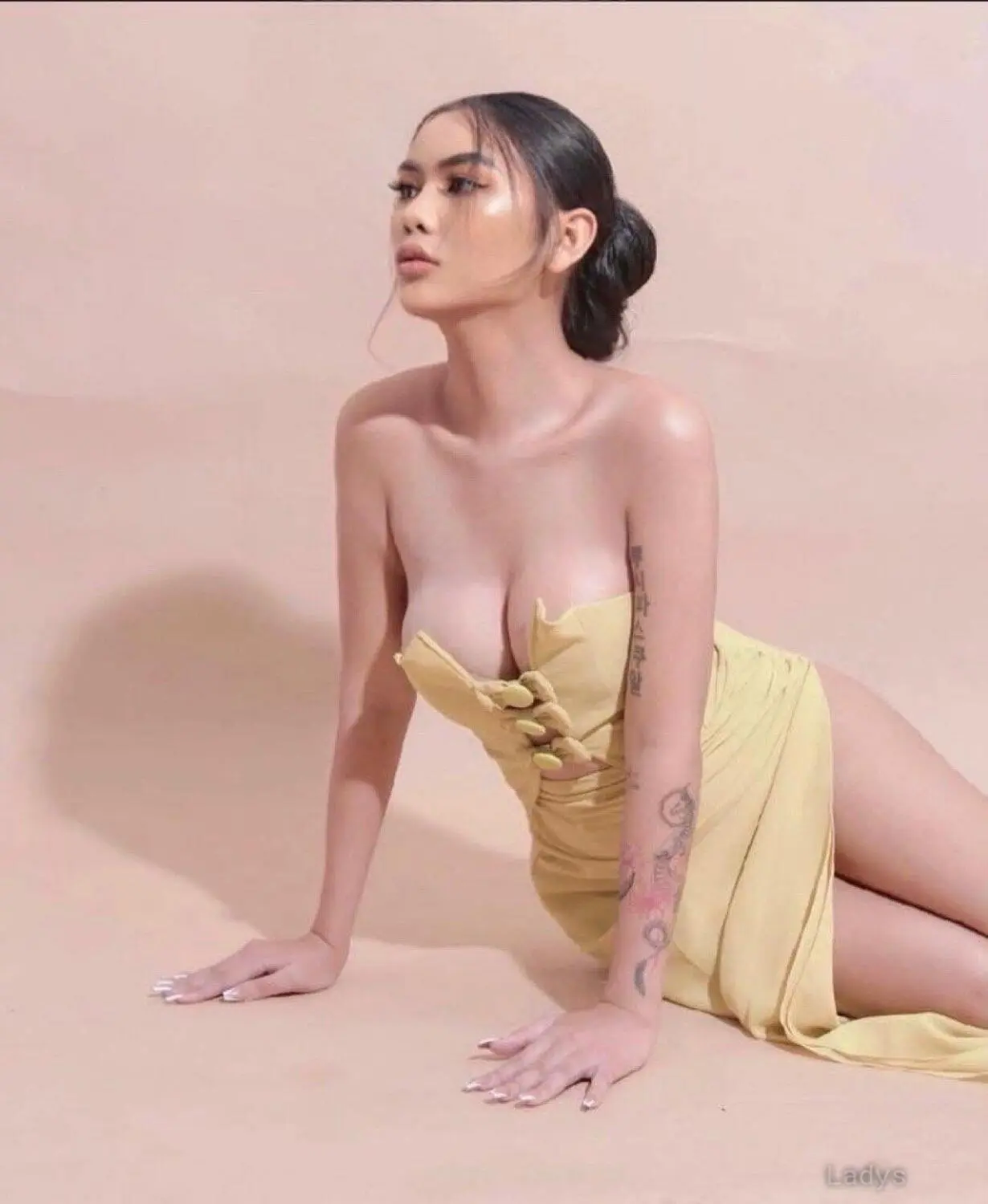 Lucy, 23 years brunette escorts in Kuala Lumpur, height 168 sm, Weight 52 kg