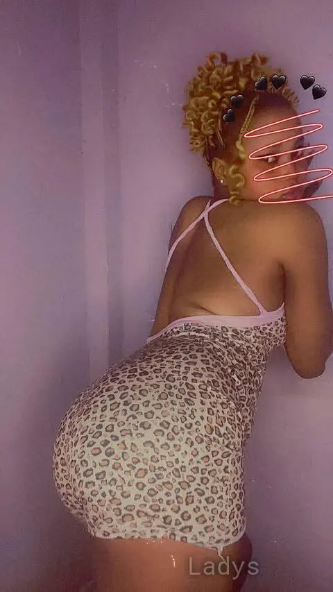 Molly, 23 years brunette escorts in Kumasi, height 165 sm, Weight kg