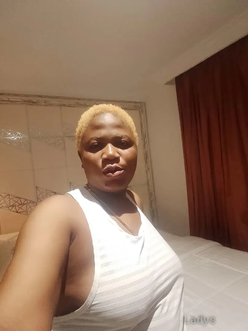 Lady, 26 years brunette escorts in Lagos, height 170 sm, Weight kg