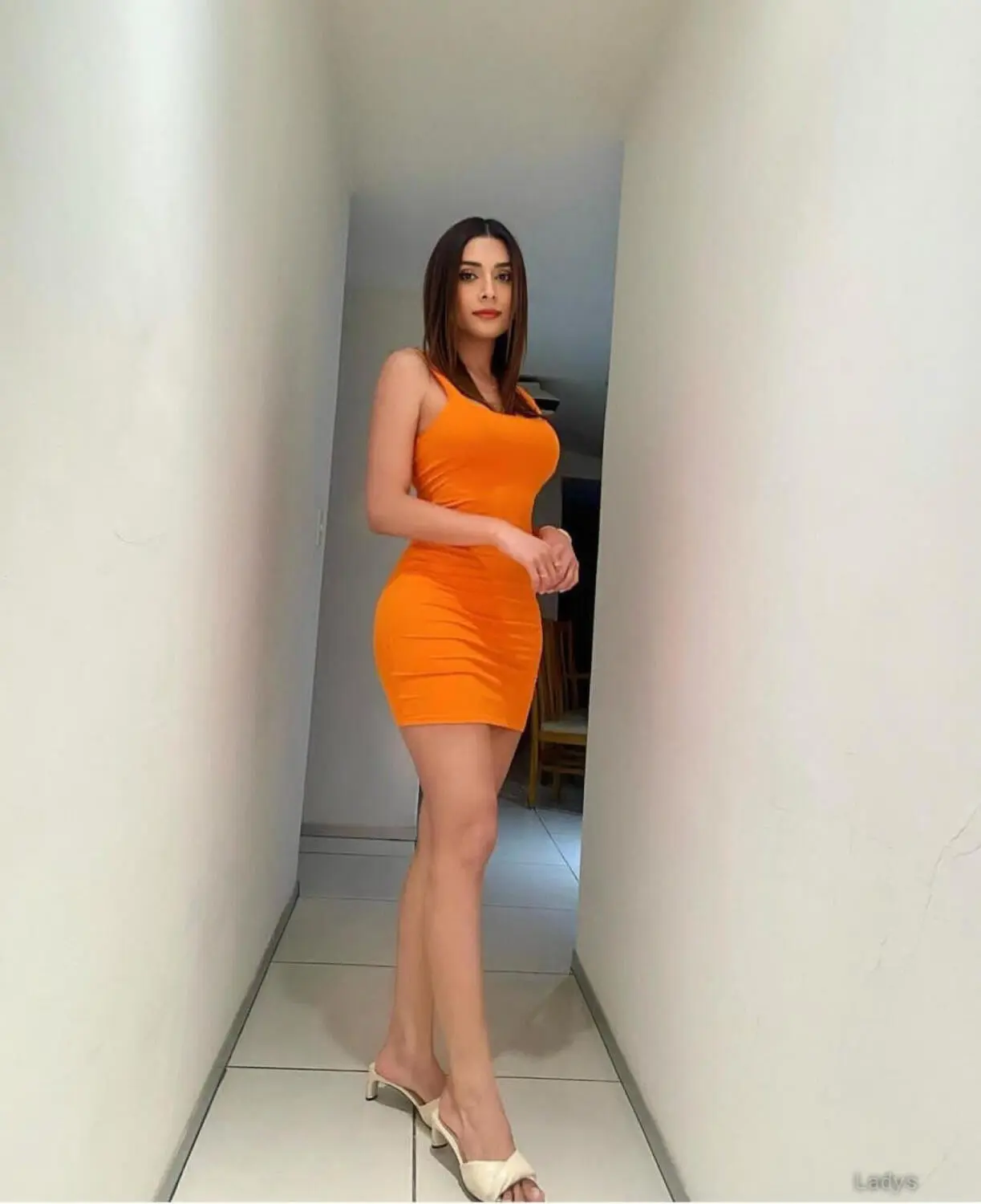 Kinza, 27 years brunette escorts in Lahore, height 170 sm, Weight 59 kg