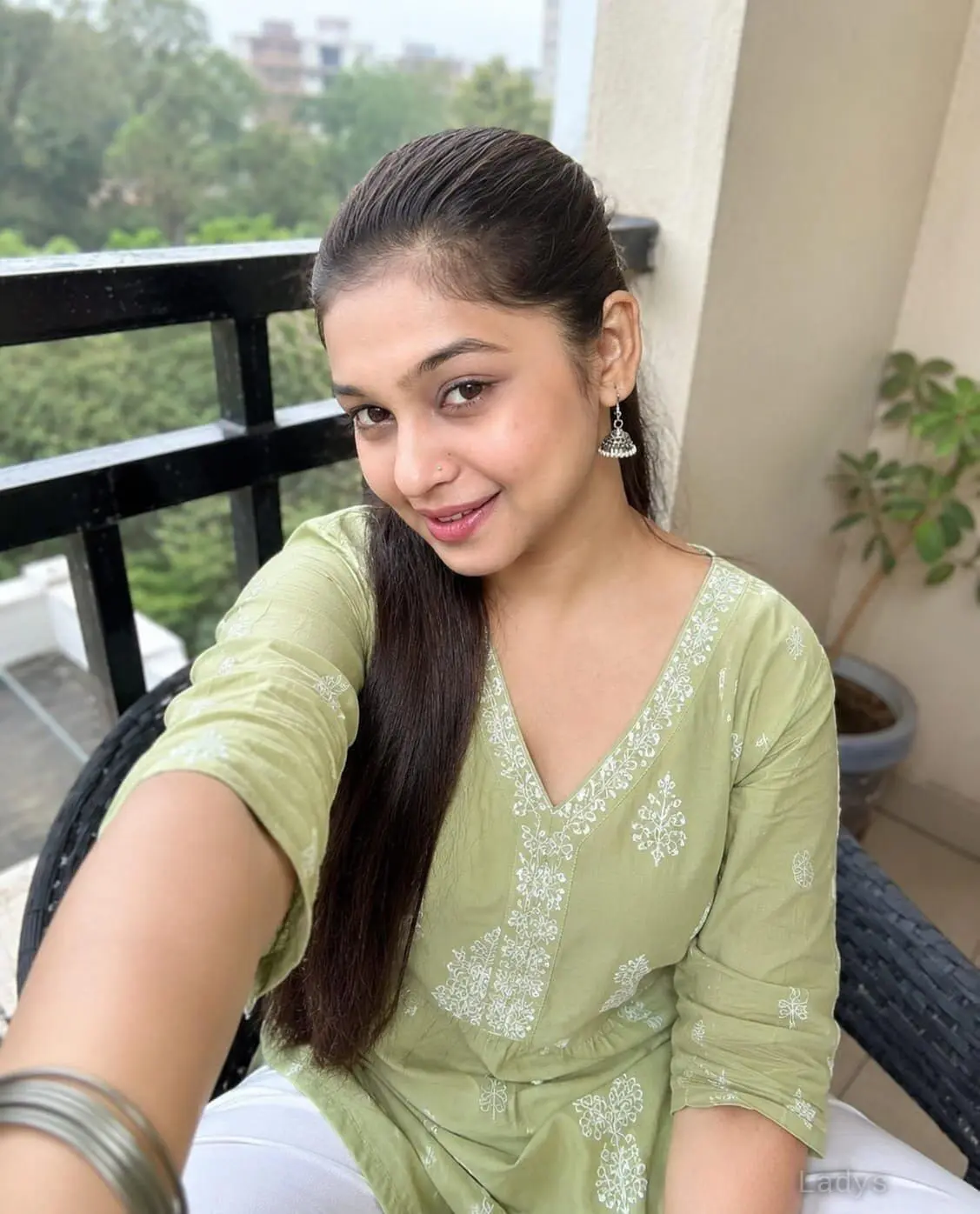 Urmi, 21 years brunette escorts in Lonavala, height 150 sm, Weight  kg