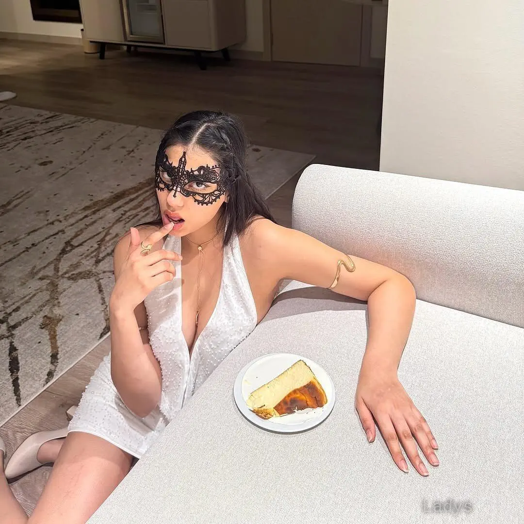 Vidhisa, 21 years brunette escorts in Lonavala, height 154 sm, Weight  kg