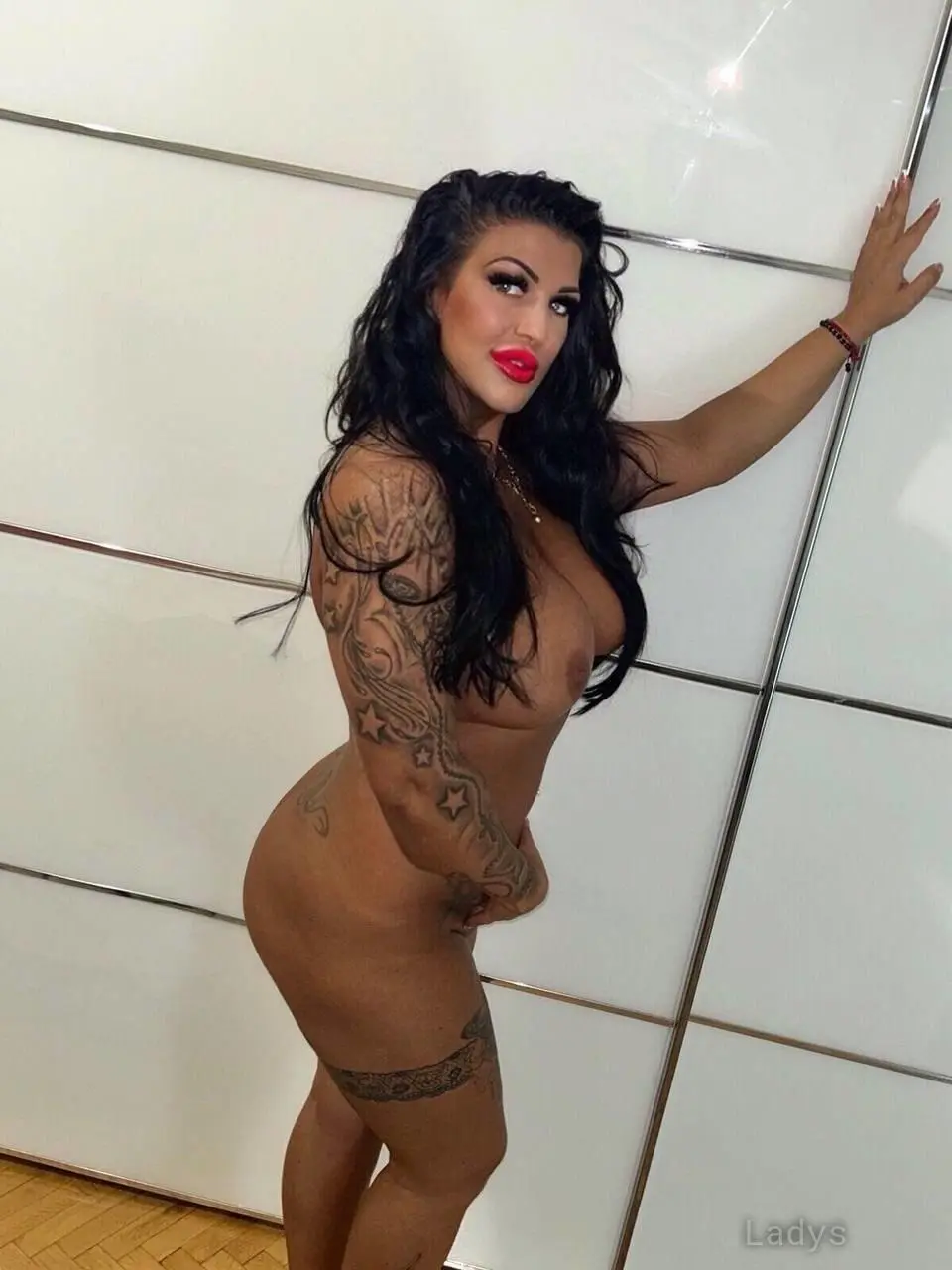 Lisa, 27 years brunette escorts in London, height sm, Weight kg