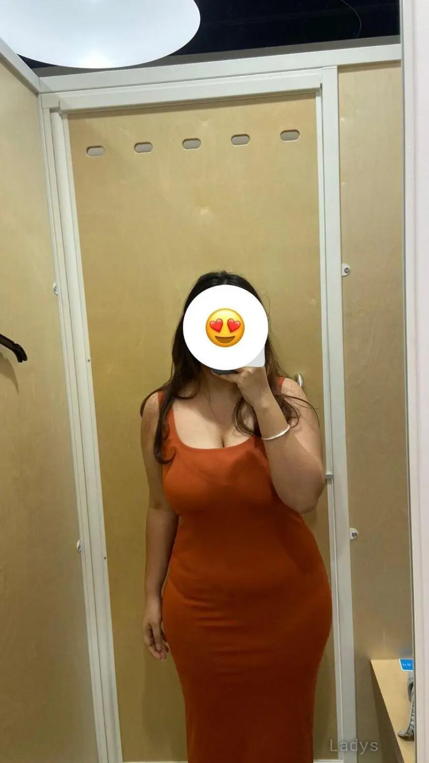 Sarah, 23 years brunette escorts in London, height 171 sm, Weight kg