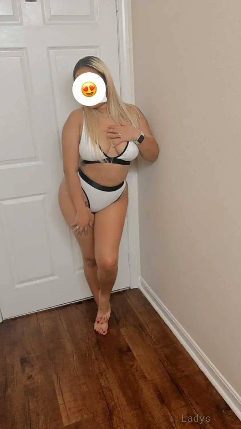 LAURITA, 25 years brunette escorts in Louisville, height 160 sm, Weight 70 kg