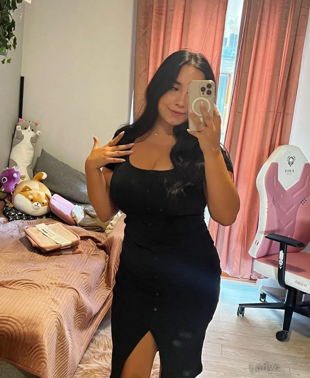 Emma Coquine, 26 years brunette escorts in Lyon, height 121 sm, Weight 36 kg