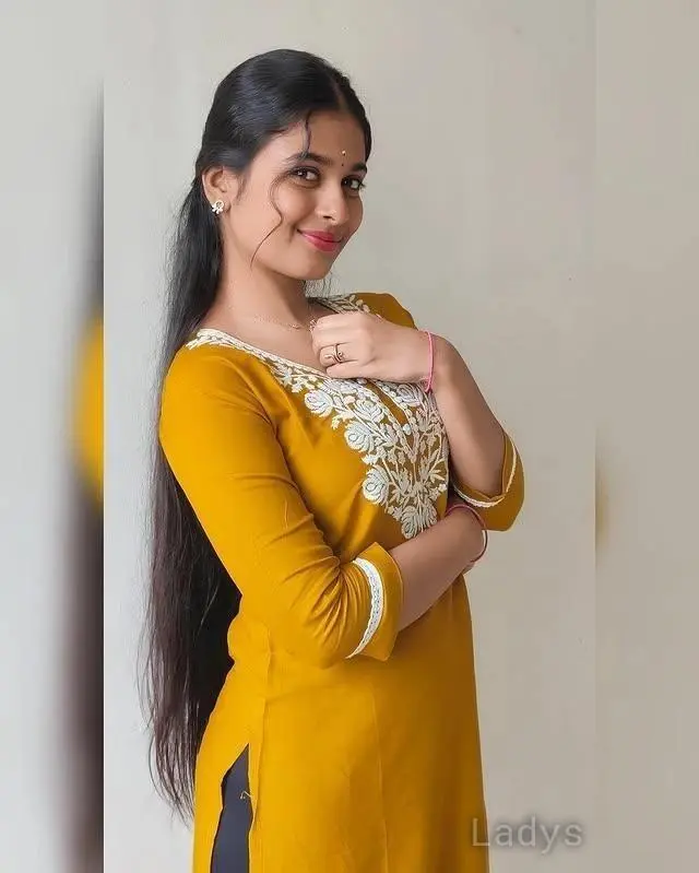 Elliana, 23 years brunette escorts in Madurai, height 154 sm, Weight  kg