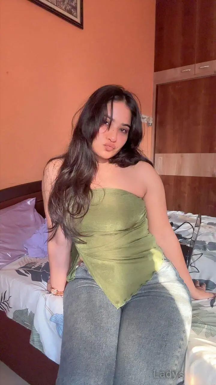 Shrija, 21 years brunette escorts in Madurai, height 170 sm, Weight kg