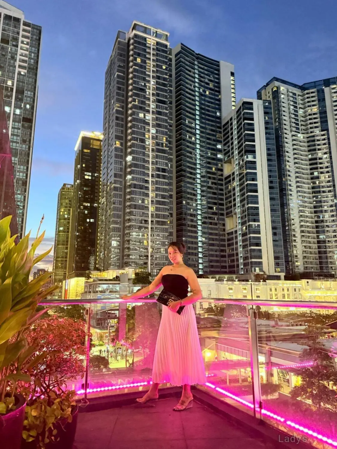 Camilla, 27 years brunette escorts in Makati, height 165 sm, Weight  kg