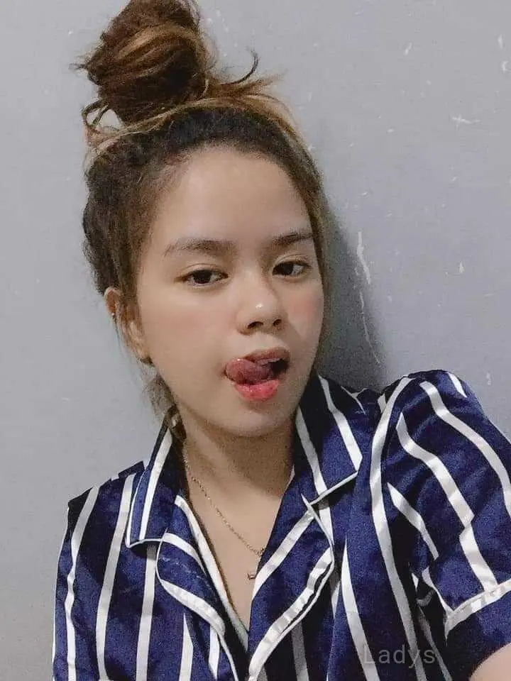 Erica, 23 years brunette escorts in Makati, height 156 sm, Weight  kg