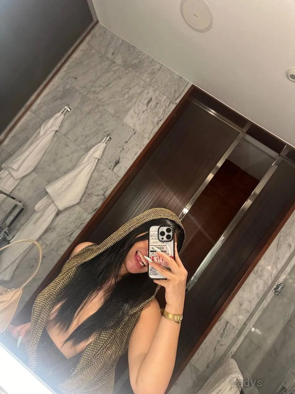 Louise, 22 years brunette escorts in Makati, height 160 sm, Weight  kg