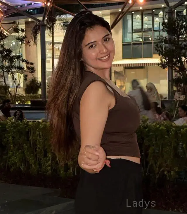 Anika, 22 years brunette escorts in Maldives, height 154 sm, Weight kg