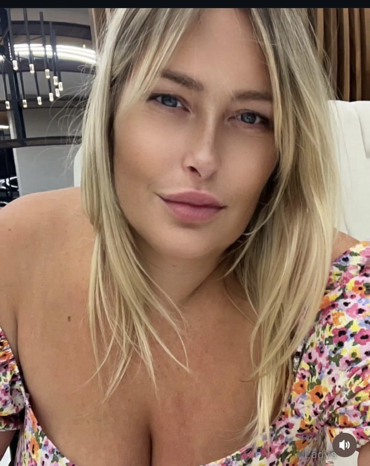 Rebekah,  years brunette escorts in Maldives, height 165 sm, Weight  kg