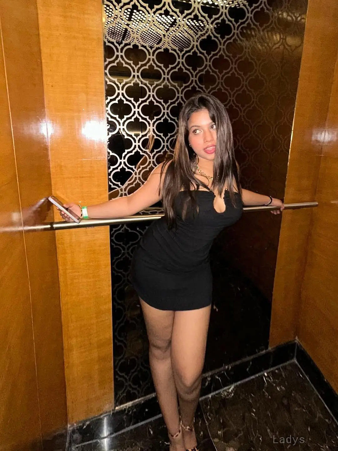 Aahuti, 21 years brunette escorts in Manali, height 153 sm, Weight kg
