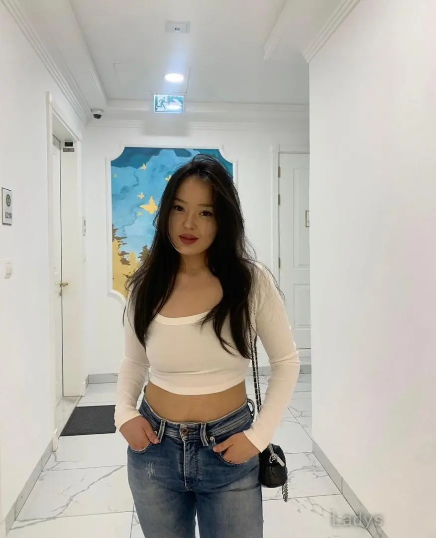Aliya, 20 years brunette escorts in Manama, height 166 sm, Weight  kg