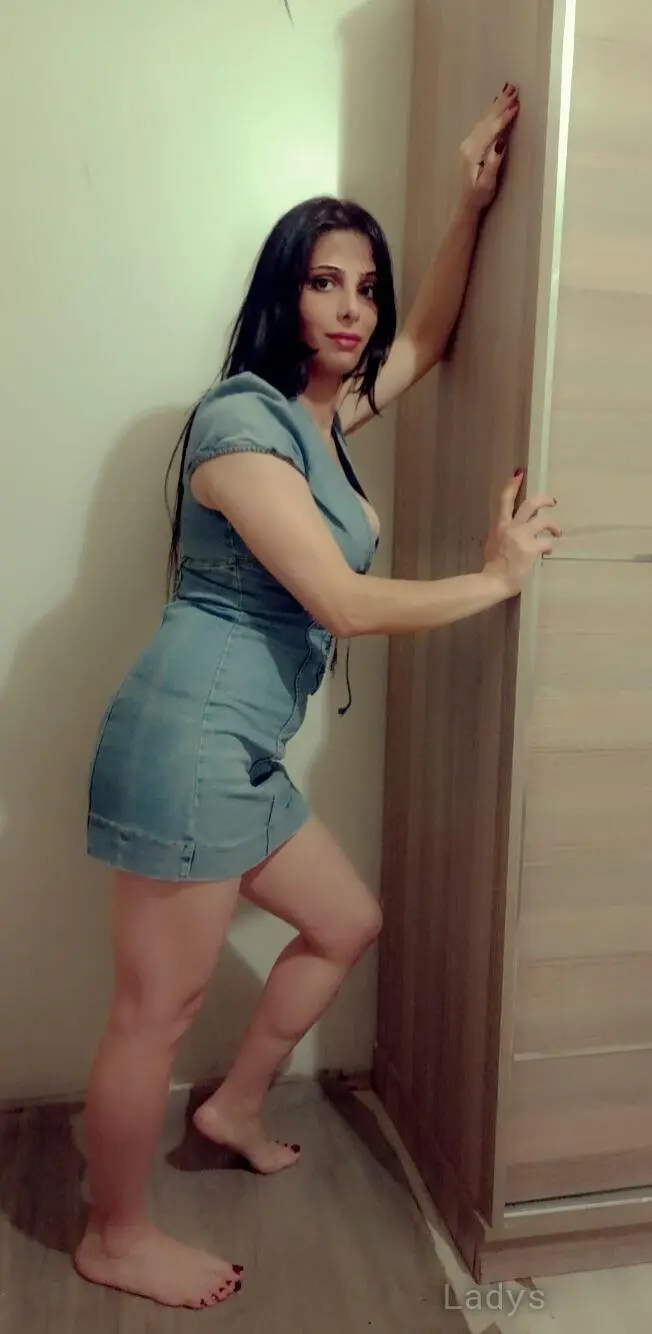 Hala, 21 years brunette escorts in Manama, height 157 sm, Weight  kg