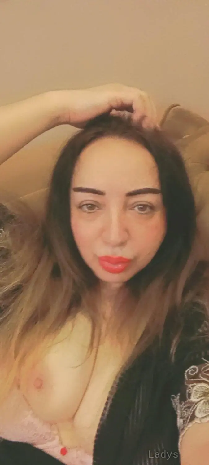 Kelly, 36 years brunette escorts in Manama, height 160 sm, Weight  kg