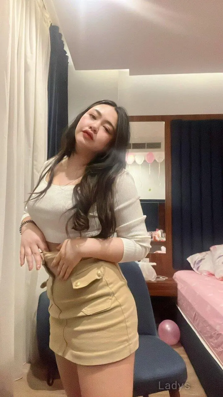 Lita, 22 years brunette escorts in Manama, height 158 sm, Weight  kg