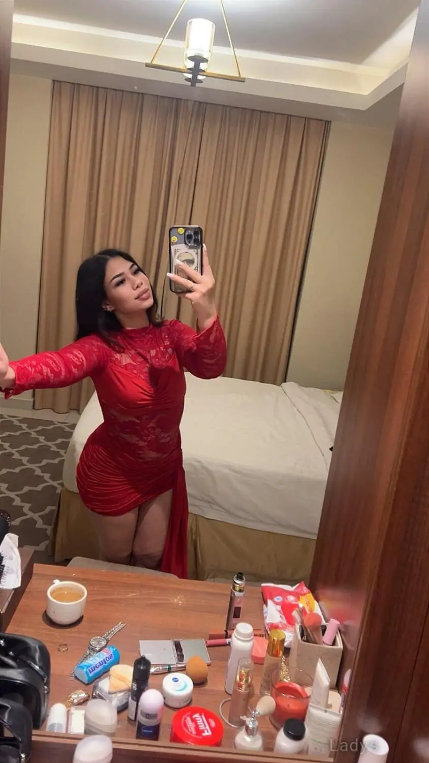 Loora, 21 years brunette escorts in Manama, height 165 sm, Weight  kg