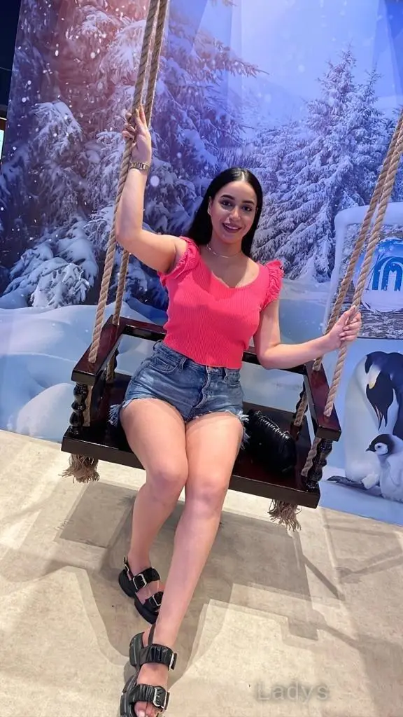 mari, 22 years brunette escorts in Manama, height 165 sm, Weight kg