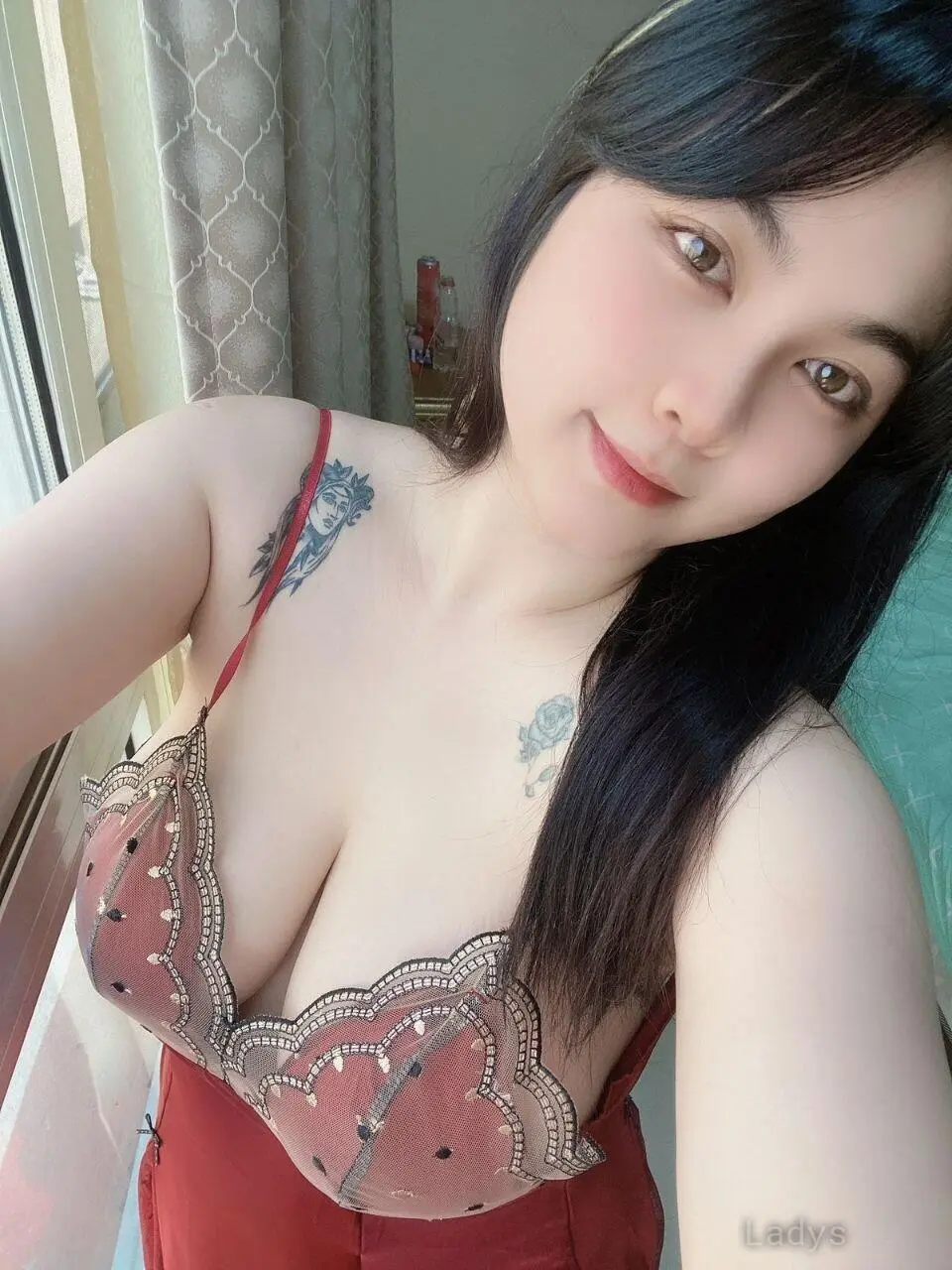 Molly, 21 years brunette escorts in Manama, height 165 sm, Weight  kg