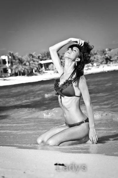 Natalie, 23 years brunette escorts in Manama, height 161 sm, Weight  kg