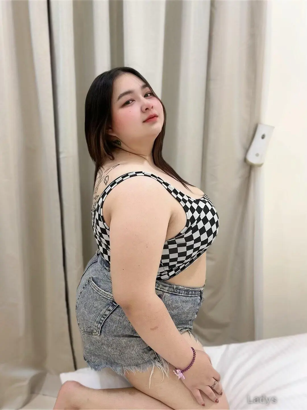 Safia, 23 years brunette escorts in Manama, height 156 sm, Weight  kg