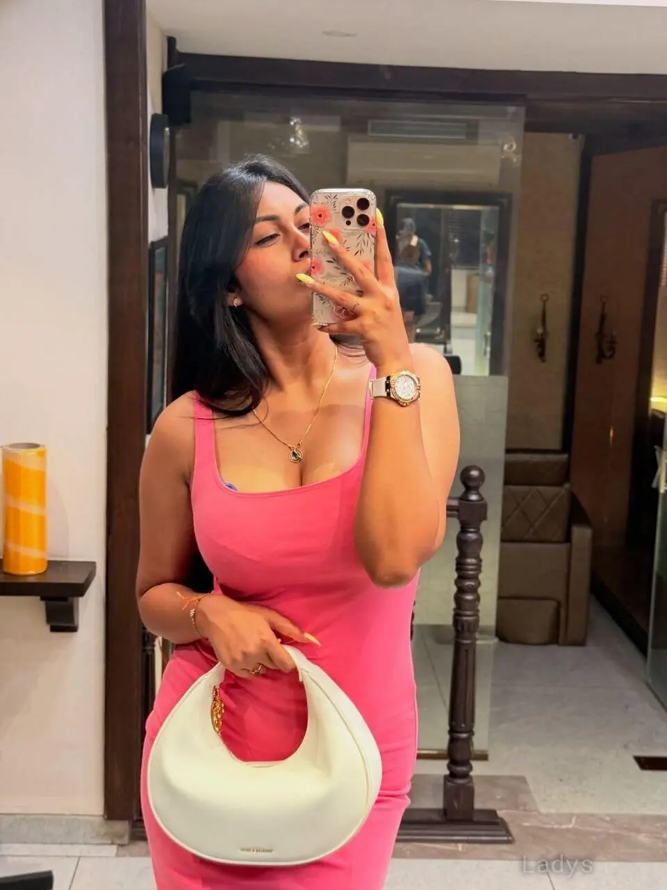 Nandini, 22 years brunette escorts in Mangalore, height 153 sm, Weight  kg