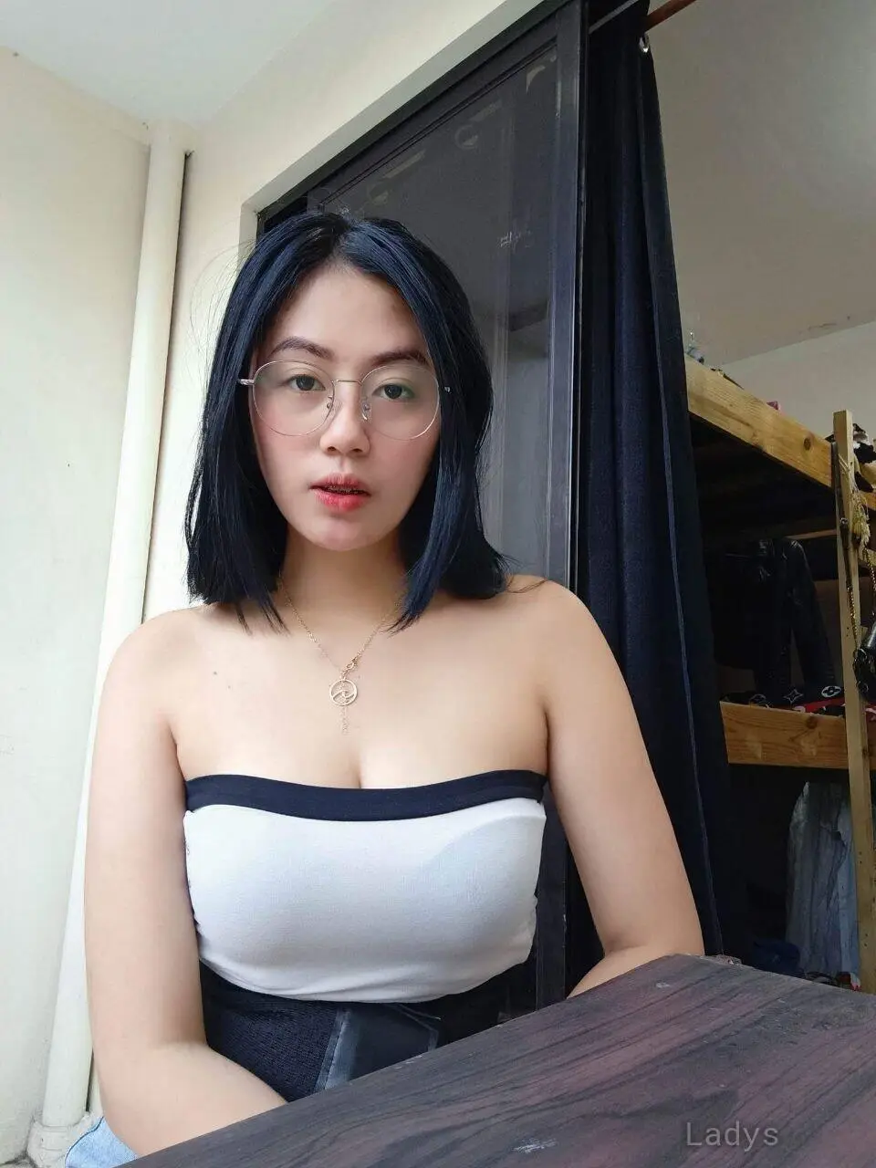 Che, 23 years brunette escorts in Manila, height 161 sm, Weight  kg