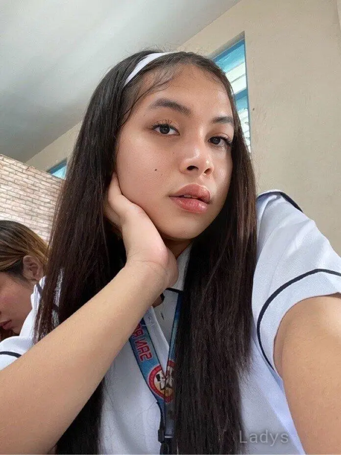 Gia Kath, 20 years brunette escorts in Manila, height 168 sm, Weight  kg