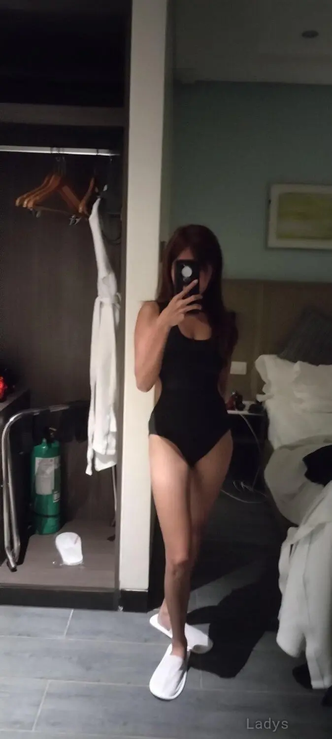 Janine, 23 years brunette escorts in Manila, height 152 sm, Weight  kg