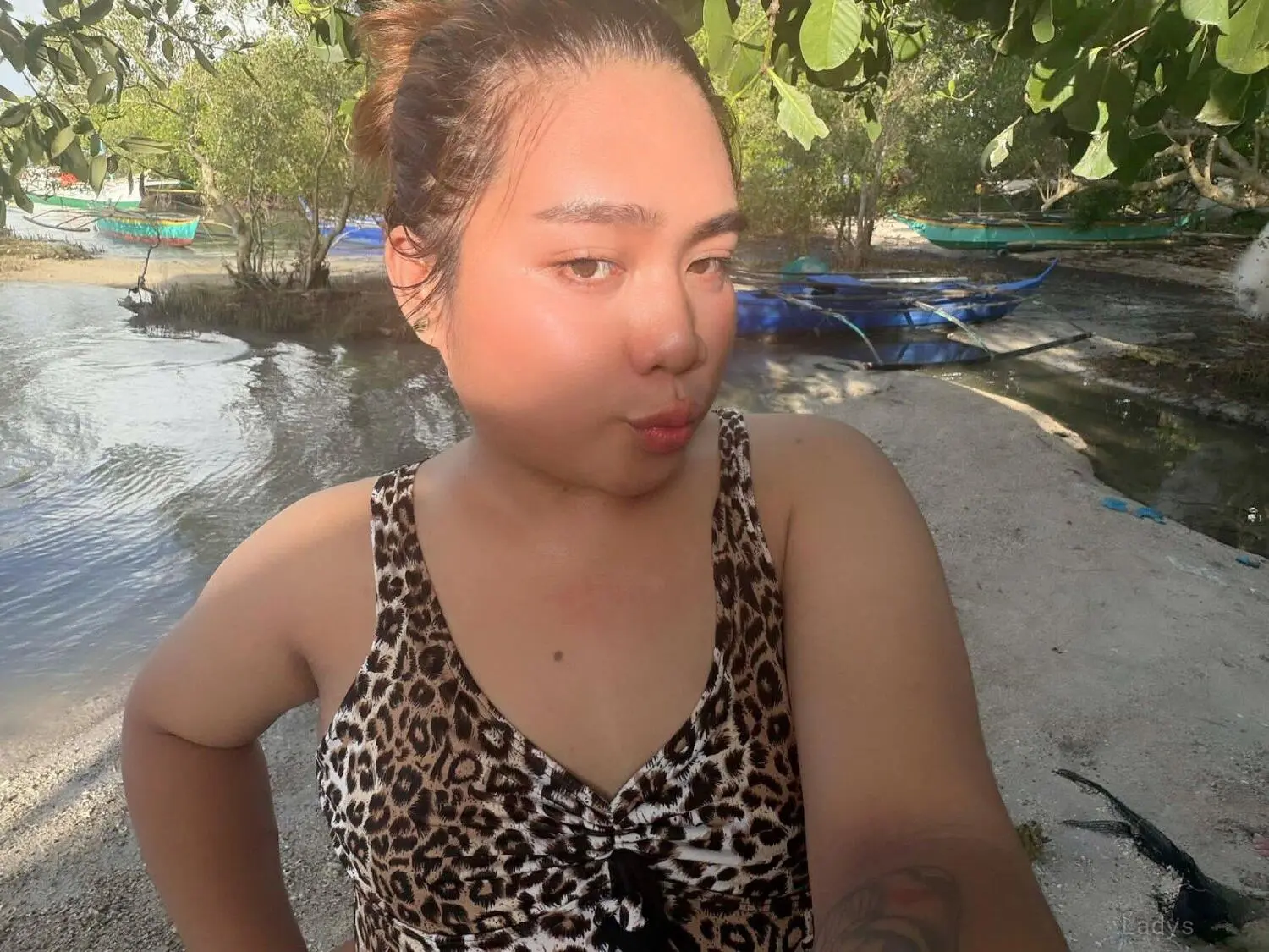Kylie, 21 years brunette escorts in Manila, height 167 sm, Weight  kg